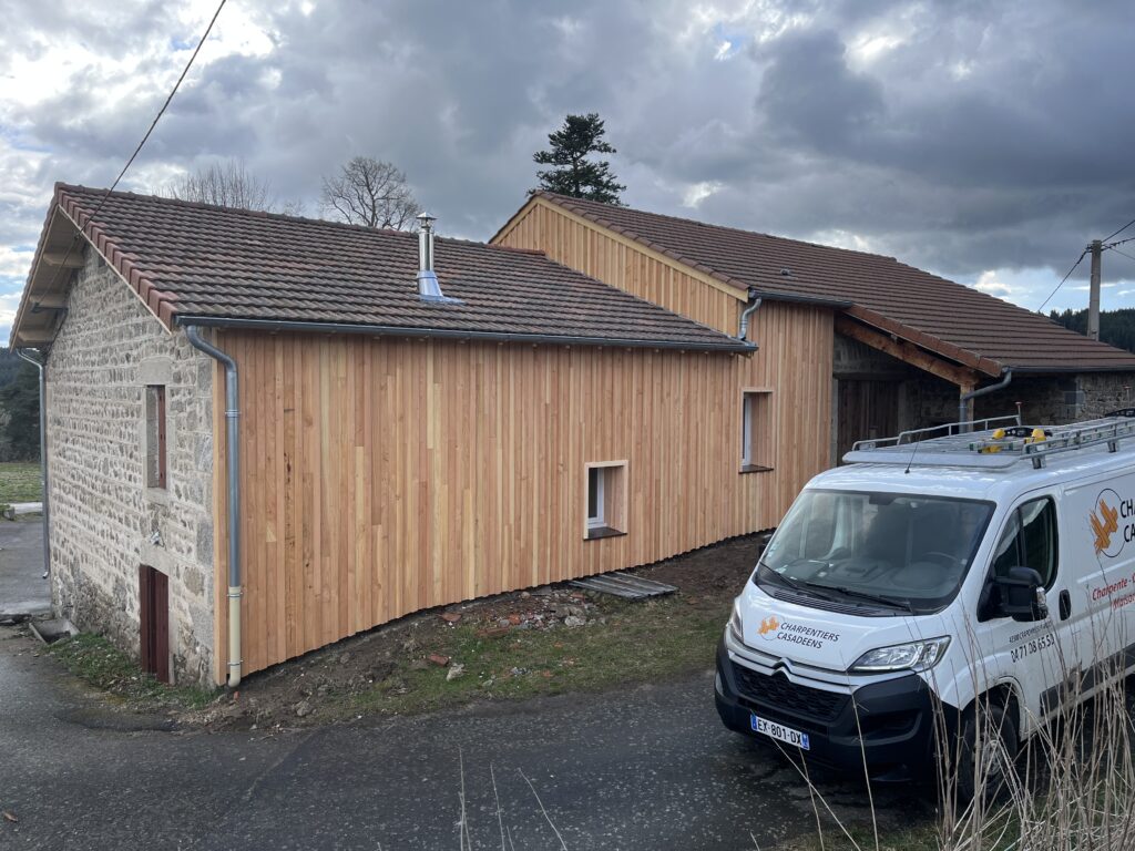 Façade en ossature bois isolé rénovation bardage bois